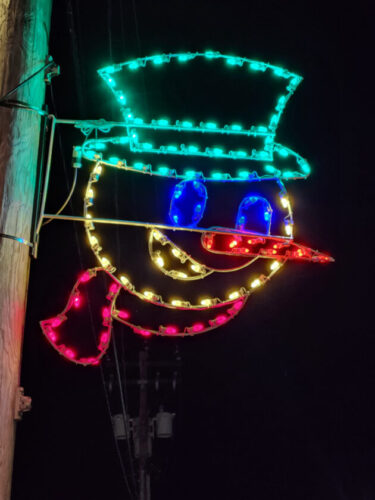 Foundation grant, fundraising lead to new holiday decorations for Avis